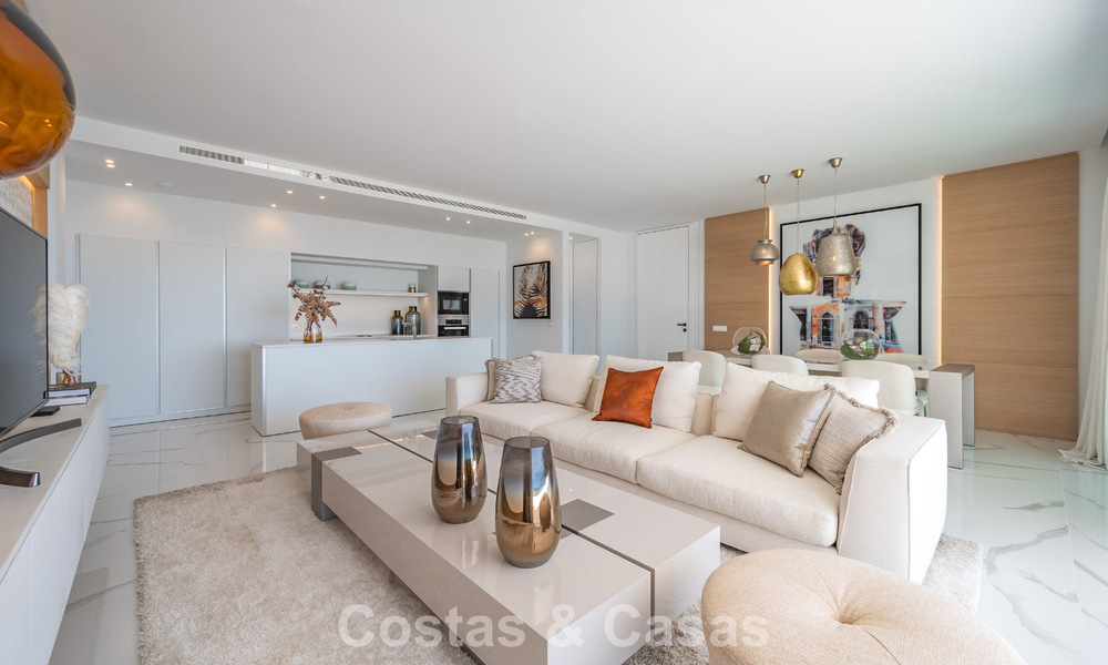 Appartement sophistiqué avec vue sur la mer à vendre dans une résidence fermée sur les collines de Marbella - Benahavis 783499