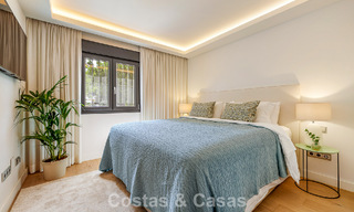 Maison de ville de style méditerranéen luxueusement rénovée à vendre en front de mer sur le Golden Mile de Marbella 782803 