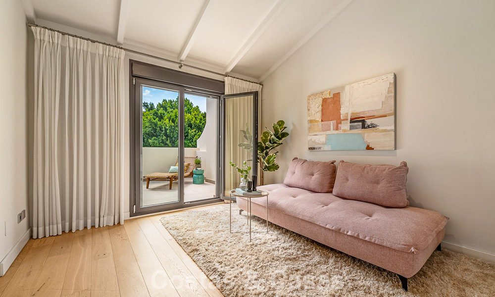 Maison de ville de style méditerranéen luxueusement rénovée à vendre en front de mer sur le Golden Mile de Marbella 782805