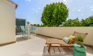 Maison de ville de style méditerranéen luxueusement rénovée à vendre en front de mer sur le Golden Mile de Marbella 782807 