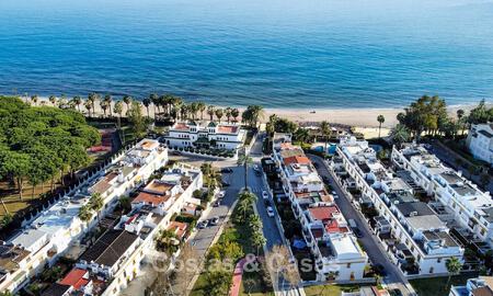 Maison de ville de style méditerranéen luxueusement rénovée à vendre en front de mer sur le Golden Mile de Marbella 782811