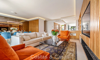 Maison de ville de style méditerranéen luxueusement rénovée à vendre en front de mer sur le Golden Mile de Marbella 782818 