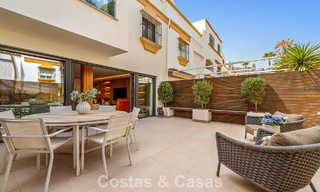 Maison de ville de style méditerranéen luxueusement rénovée à vendre en front de mer sur le Golden Mile de Marbella 782820 