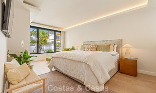 Maison de ville de style méditerranéen luxueusement rénovée à vendre en front de mer sur le Golden Mile de Marbella 782822 