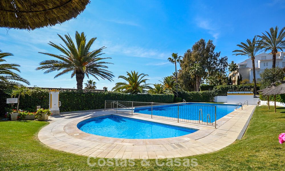 Maisons de villes de style méditerranéen à vendre en front de mer sur le Golden Mile de Marbella 792328