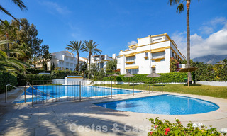 Maisons de villes de style méditerranéen à vendre en front de mer sur le Golden Mile de Marbella 792329 