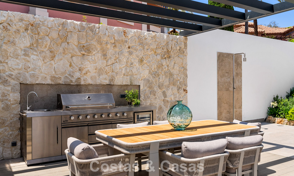 Villa en première ligne de golf avec vue sur le golf et la mer à vendre dans le complexe de golf 5* de Marbella - Benahavis 783364