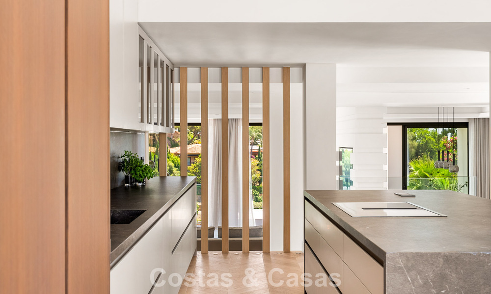 Villa en première ligne de golf avec vue sur le golf et la mer à vendre dans le complexe de golf 5* de Marbella - Benahavis 783365