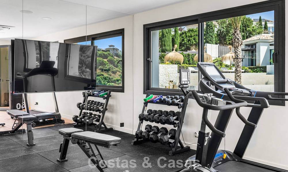 Villa en première ligne de golf avec vue sur le golf et la mer à vendre dans le complexe de golf 5* de Marbella - Benahavis 783373