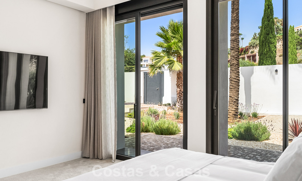 Villa en première ligne de golf avec vue sur le golf et la mer à vendre dans le complexe de golf 5* de Marbella - Benahavis 783374