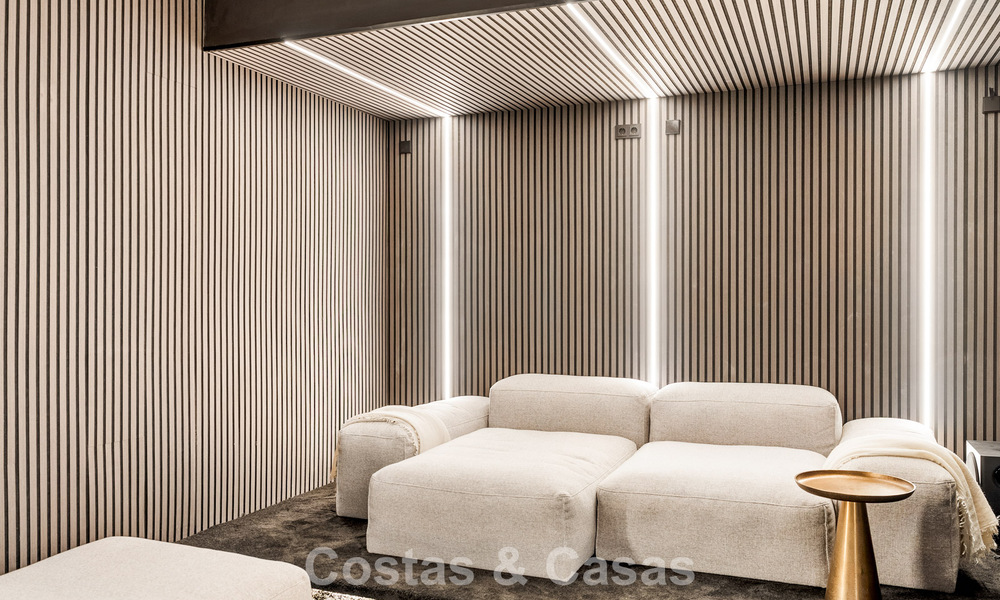 Villa en première ligne de golf avec vue sur le golf et la mer à vendre dans le complexe de golf 5* de Marbella - Benahavis 783380