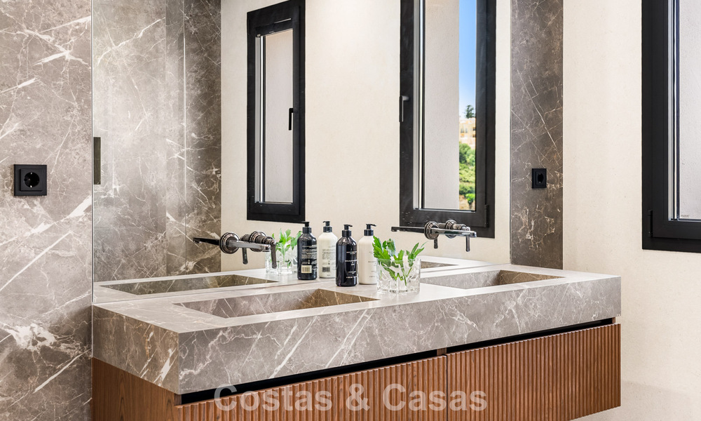 Villa en première ligne de golf avec vue sur le golf et la mer à vendre dans le complexe de golf 5* de Marbella - Benahavis 783383