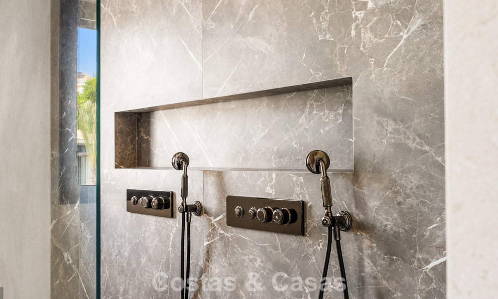 Villa en première ligne de golf avec vue sur le golf et la mer à vendre dans le complexe de golf 5* de Marbella - Benahavis 783384