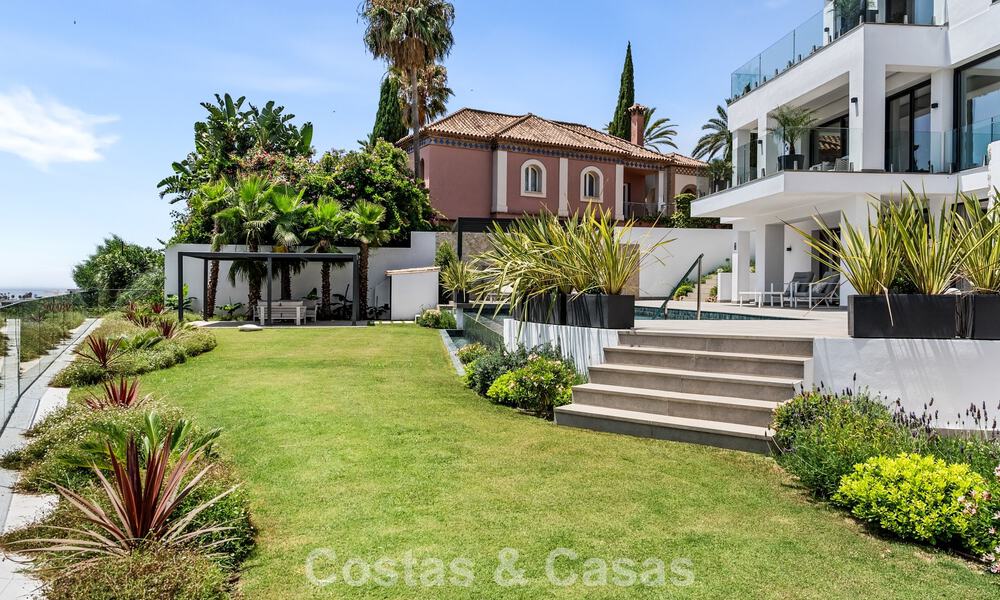 Villa en première ligne de golf avec vue sur le golf et la mer à vendre dans le complexe de golf 5* de Marbella - Benahavis 783387