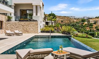 Villa en première ligne de golf avec vue sur le golf et la mer à vendre dans le complexe de golf 5* de Marbella - Benahavis 783388 