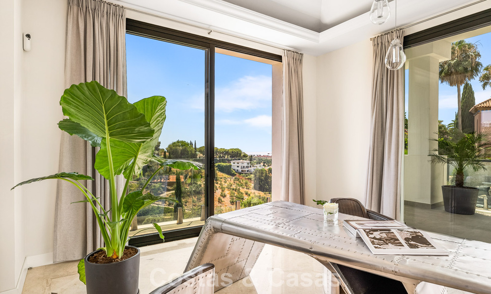 Villa en première ligne de golf avec vue sur le golf et la mer à vendre dans le complexe de golf 5* de Marbella - Benahavis 783389