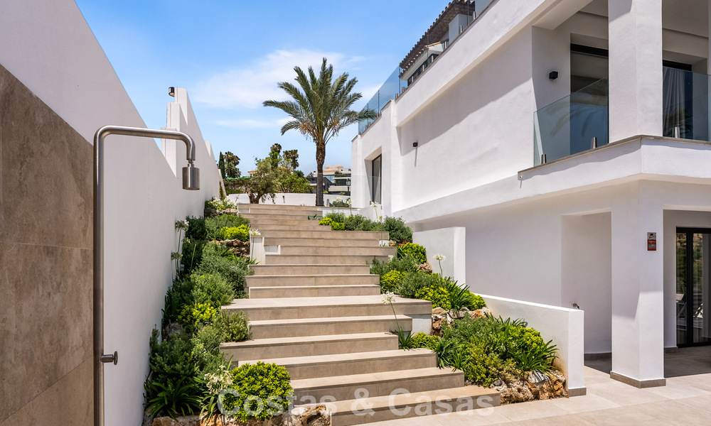 Villa en première ligne de golf avec vue sur le golf et la mer à vendre dans le complexe de golf 5* de Marbella - Benahavis 783391