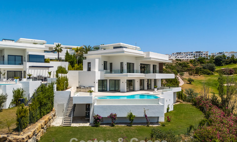 Villa contemporaine de luxe, prête à emménager, à vendre, adjacente au golf, sur le New Golden Mile, entre Marbella et Estepona 783275