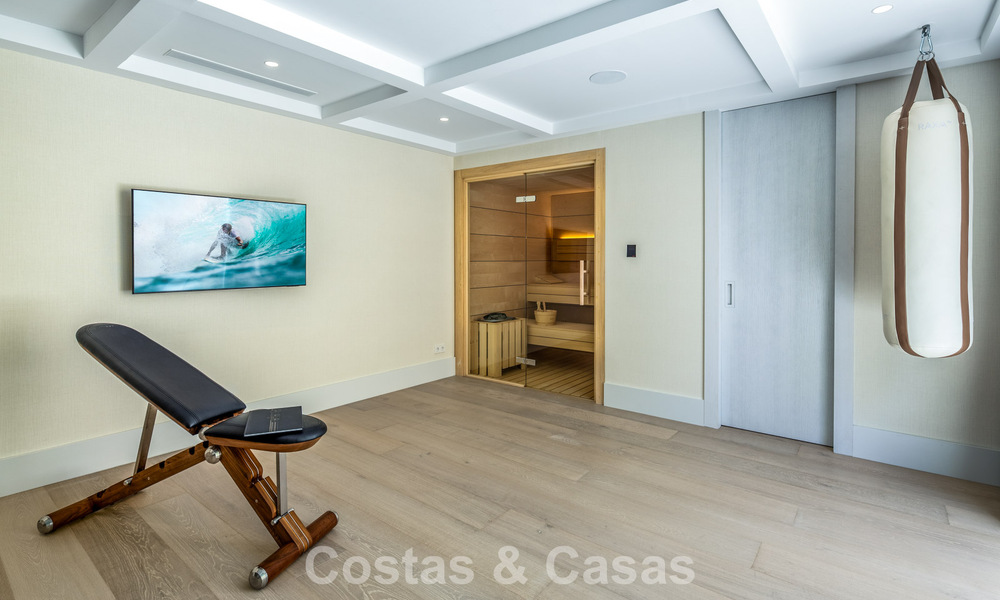 Impressionnante villa de luxe avec court de tennis en gazon à vendre, proche des commodités, sur le Golden Mile de Marbella 782700