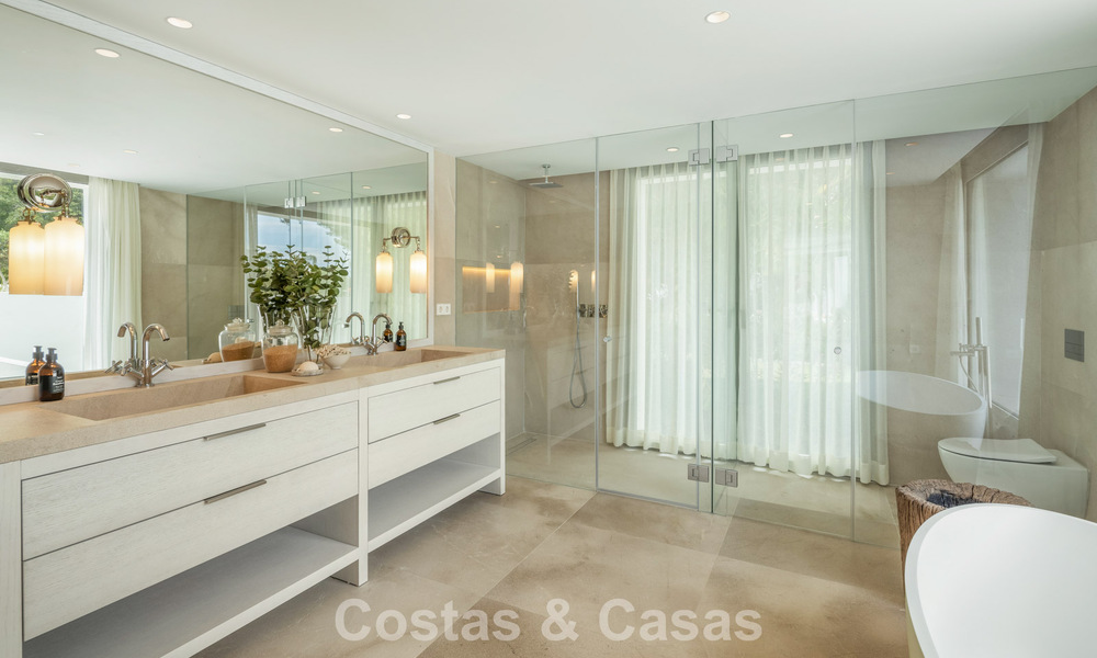 Impressionnante villa de luxe avec court de tennis en gazon à vendre, proche des commodités, sur le Golden Mile de Marbella 782715