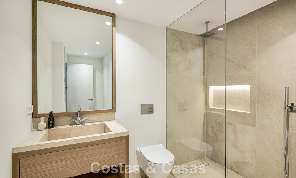 Impressionnante villa de luxe avec court de tennis en gazon à vendre, proche des commodités, sur le Golden Mile de Marbella 782717