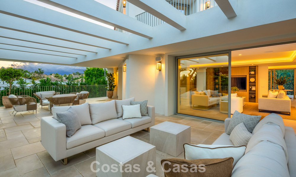 Impressionnante villa de luxe avec court de tennis en gazon à vendre, proche des commodités, sur le Golden Mile de Marbella 782720