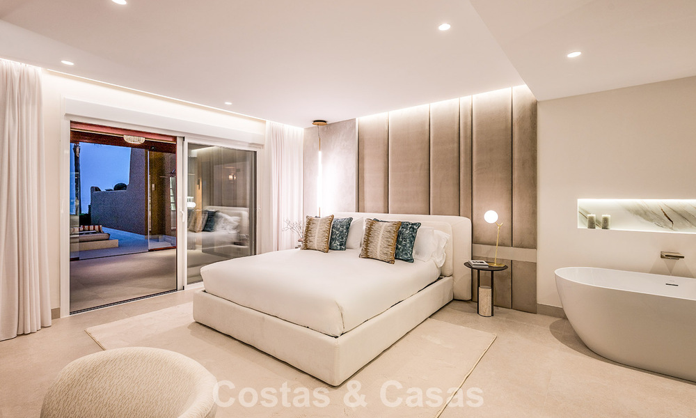 Appartement modernisé et de haute qualité en bord de mer avec vue sur la mer, jardin et piscine privés, Marbella - Estepona 782606