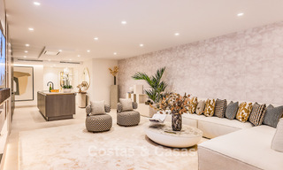 Appartement modernisé et de haute qualité en bord de mer avec vue sur la mer, jardin et piscine privés, Marbella - Estepona 782607 