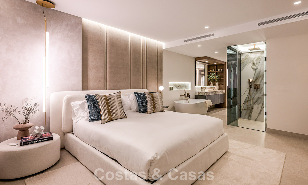 Appartement modernisé et de haute qualité en bord de mer avec vue sur la mer, jardin et piscine privés, Marbella - Estepona 782608