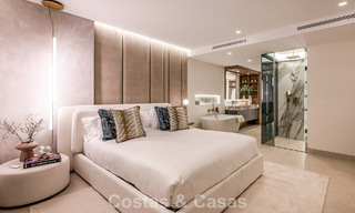 Appartement modernisé et de haute qualité en bord de mer avec vue sur la mer, jardin et piscine privés, Marbella - Estepona 782608 