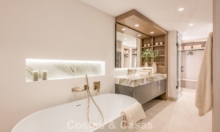 Appartement modernisé et de haute qualité en bord de mer avec vue sur la mer, jardin et piscine privés, Marbella - Estepona 782609 