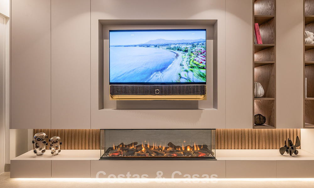 Appartement modernisé et de haute qualité en bord de mer avec vue sur la mer, jardin et piscine privés, Marbella - Estepona 782612