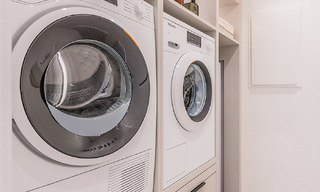 Appartement modernisé et de haute qualité en bord de mer avec vue sur la mer, jardin et piscine privés, Marbella - Estepona 782613 