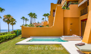 Appartement modernisé et de haute qualité en bord de mer avec vue sur la mer, jardin et piscine privés, Marbella - Estepona 782623 