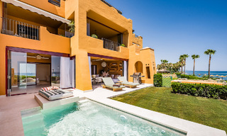 Appartement modernisé et de haute qualité en bord de mer avec vue sur la mer, jardin et piscine privés, Marbella - Estepona 782627 