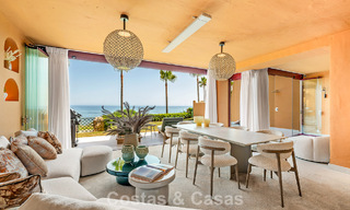 Appartement modernisé et de haute qualité en bord de mer avec vue sur la mer, jardin et piscine privés, Marbella - Estepona 782629 