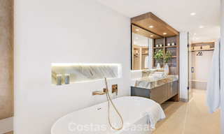 Appartement modernisé et de haute qualité en bord de mer avec vue sur la mer, jardin et piscine privés, Marbella - Estepona 782634 