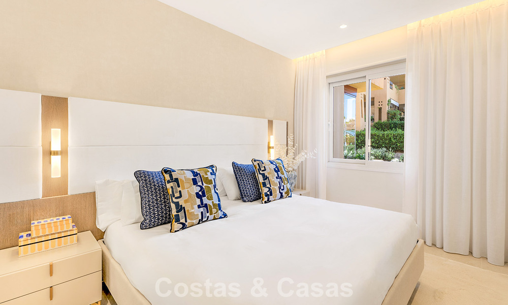 Appartement modernisé et de haute qualité en bord de mer avec vue sur la mer, jardin et piscine privés, Marbella - Estepona 782636