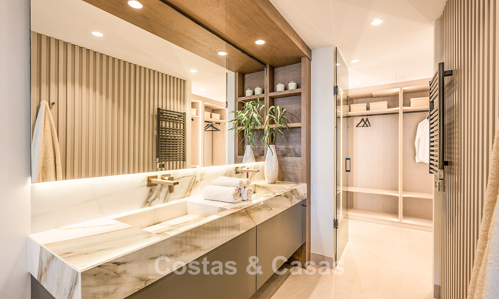 Appartement modernisé et de haute qualité en bord de mer avec vue sur la mer, jardin et piscine privés, Marbella - Estepona 782638