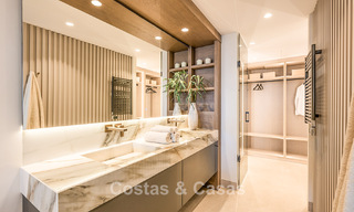 Appartement modernisé et de haute qualité en bord de mer avec vue sur la mer, jardin et piscine privés, Marbella - Estepona 782638 