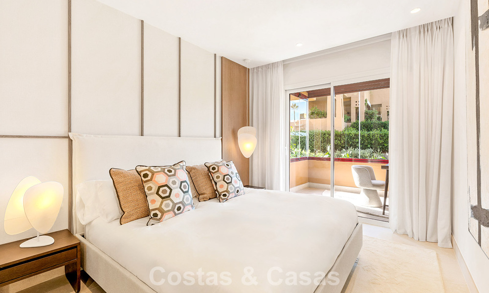 Appartement modernisé et de haute qualité en bord de mer avec vue sur la mer, jardin et piscine privés, Marbella - Estepona 782643