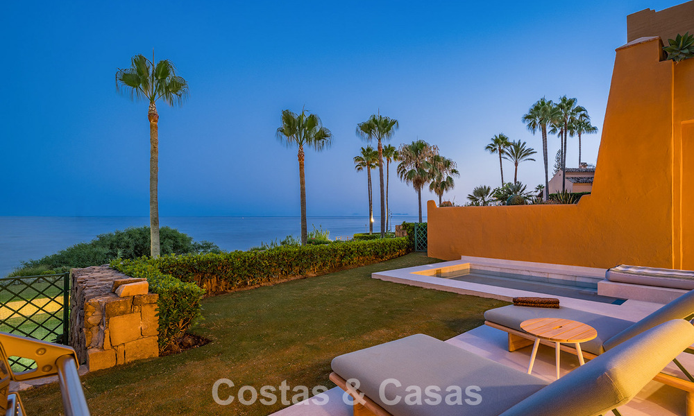 Appartement modernisé et de haute qualité en bord de mer avec vue sur la mer, jardin et piscine privés, Marbella - Estepona 782646