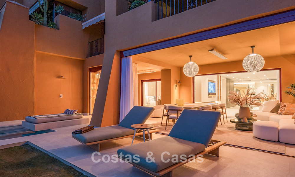 Appartement modernisé et de haute qualité en bord de mer avec vue sur la mer, jardin et piscine privés, Marbella - Estepona 782647