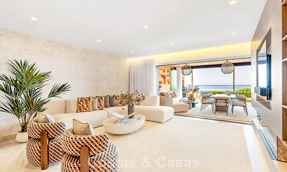 Appartement modernisé et de haute qualité en bord de mer avec vue sur la mer, jardin et piscine privés, Marbella - Estepona 782654