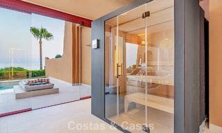 Appartement modernisé et de haute qualité en bord de mer avec vue sur la mer, jardin et piscine privés, Marbella - Estepona 782655 