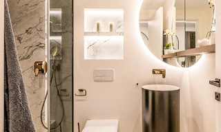 Appartement modernisé et de haute qualité en bord de mer avec vue sur la mer, jardin et piscine privés, Marbella - Estepona 782658 