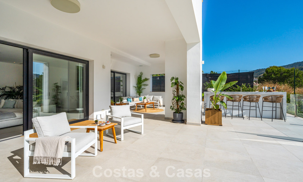 Villa de style méditerranéen moderne en première ligne de golf à vendre à Elviria, à l'est du centre de Marbella 783005
