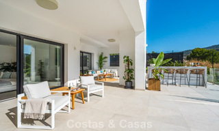 Villa de style méditerranéen moderne en première ligne de golf à vendre à Elviria, à l'est du centre de Marbella 783005 