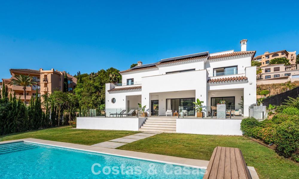 Villa de style méditerranéen moderne en première ligne de golf à vendre à Elviria, à l'est du centre de Marbella 783008