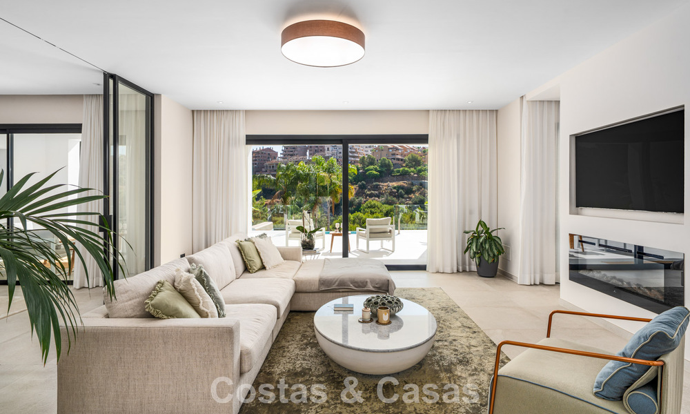 Villa de style méditerranéen moderne en première ligne de golf à vendre à Elviria, à l'est du centre de Marbella 783011